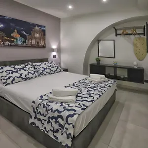 https://vicolo-4-apartment.taorminaitalyhotels.com