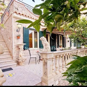 https://donna-rosa-your-home-in-taormina.taorminaitalyhotels.com